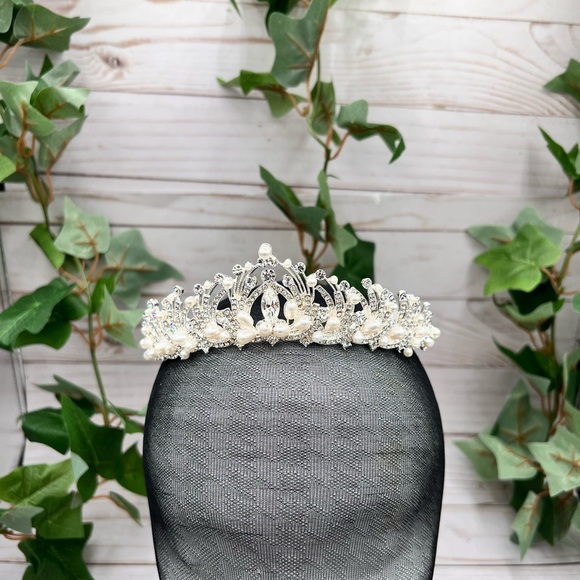 High Quality Rhinestone Wedding Tiara, Brand New. - Picture 4 of 6